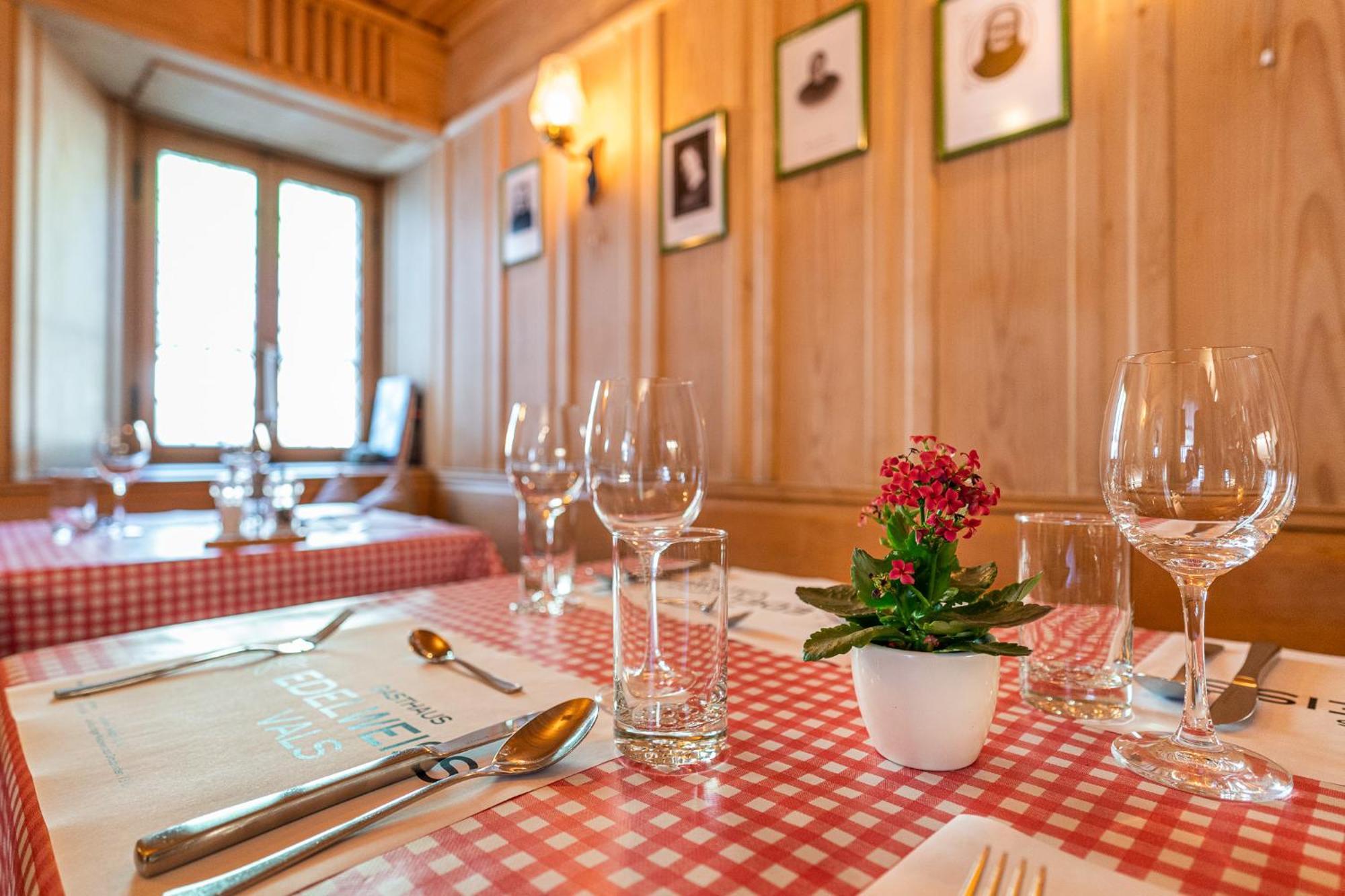 Gasthaus Edelweiss Vals Bagian luar foto