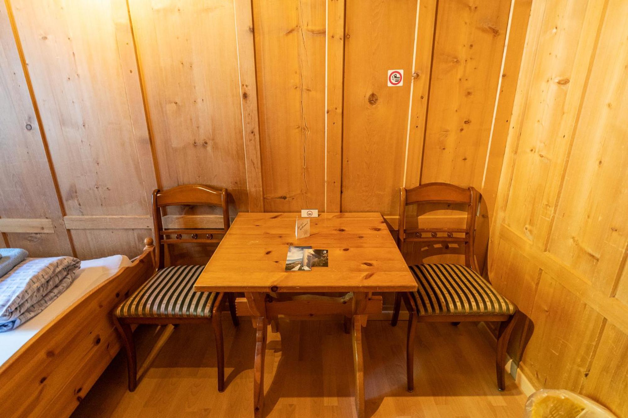 Gasthaus Edelweiss Vals Bagian luar foto