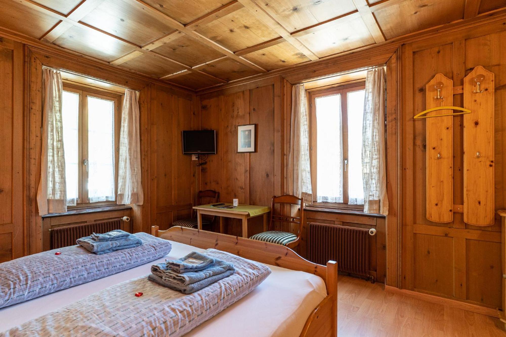 Gasthaus Edelweiss Vals Bagian luar foto