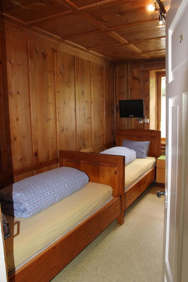 Gasthaus Edelweiss Vals Bagian luar foto